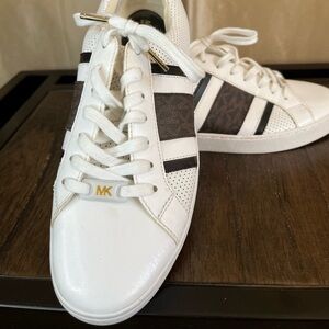 Women’s Michael Kors Irving Lace up leather Sneakers size 8 (like new condition)